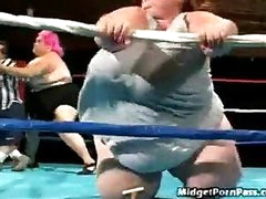 Overweight wrestlers fuck a midget